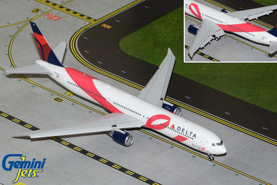 GeminiJets Delta Air Lines B767-400ER Flaps Down (1:200 Scale)